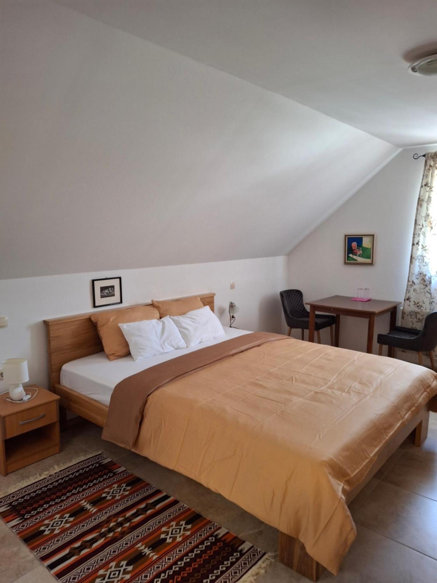 House Izvor Hotel Jezerce Exterior photo